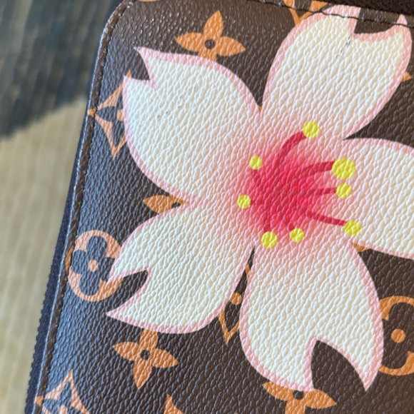 Fashion Wallet Long Zippy Brown and Pink Floral Wallet NWOT - Picture 5 of 6